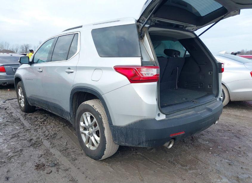 Photo 3 of 2018 Chevrolet Traverse 1LT (VIN 1GNERGKW4JJ109800)