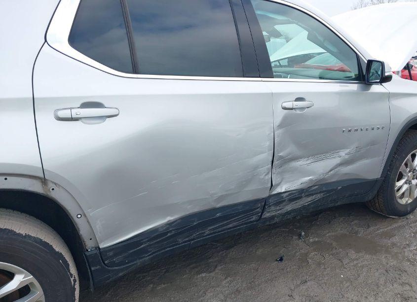 Photo 6 of 2018 Chevrolet Traverse 1LT (VIN 1GNERGKW4JJ109800)