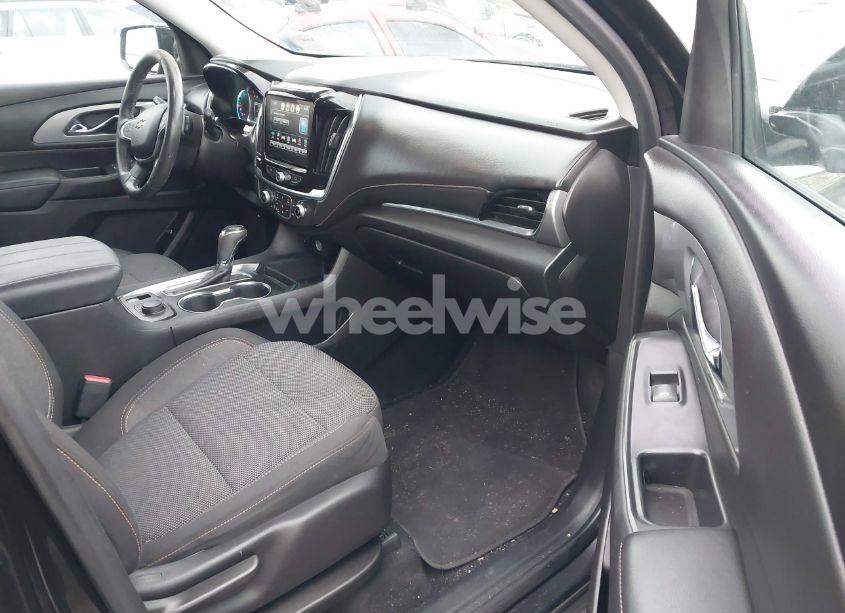 Photo 5 of 2018 Chevrolet Traverse 1LT (VIN 1GNERGKW4JJ111658)