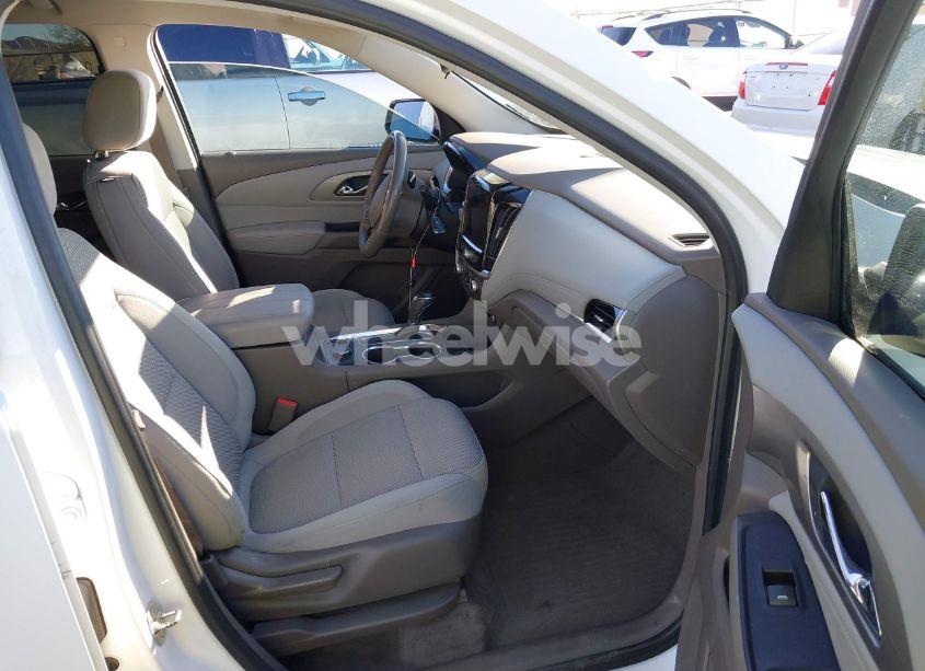 Photo 5 of 2018 Chevrolet Traverse 1LT (VIN 1GNERGKW4JJ273080)