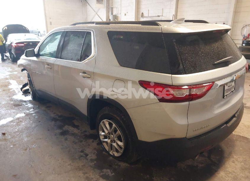 Photo 3 of 2019 Chevrolet Traverse 1LT (VIN 1GNERGKW4KJ208179)