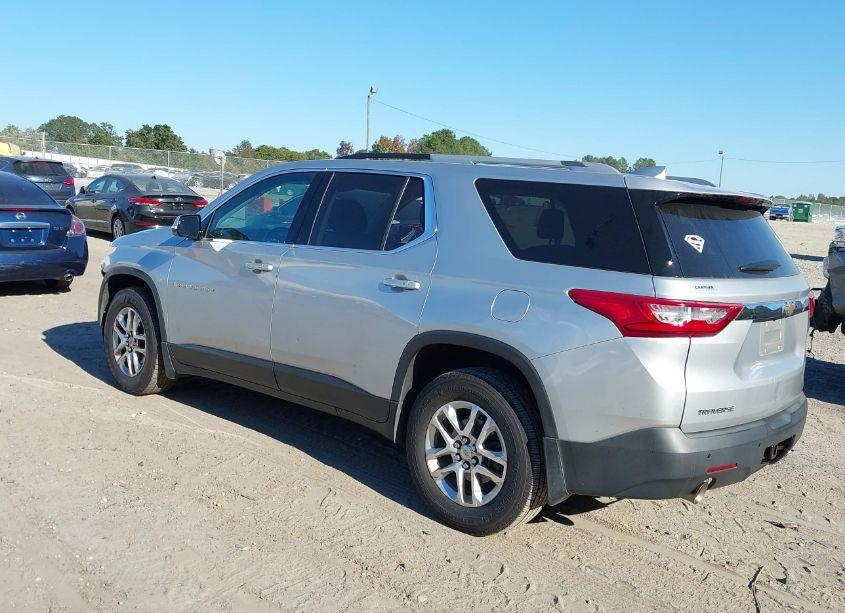 Photo 3 of 2018 Chevrolet Traverse 1LT (VIN 1GNERGKW5JJ158052)