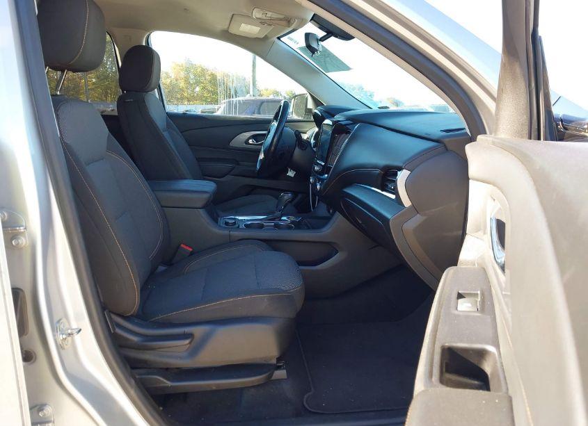 Photo 5 of 2018 Chevrolet Traverse 1LT (VIN 1GNERGKW5JJ158052)