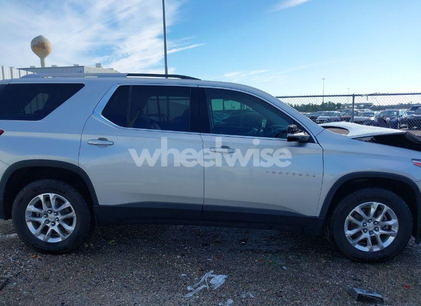 Photo 13 of 2018 Chevrolet Traverse 1LT (VIN 1GNERGKW5JJ206410)