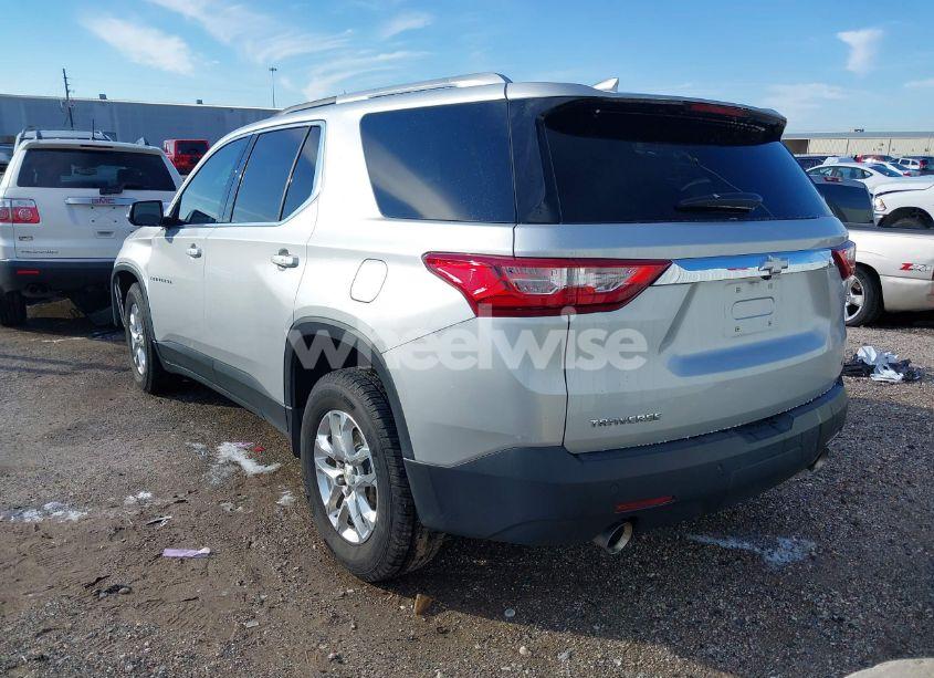 Photo 3 of 2018 Chevrolet Traverse 1LT (VIN 1GNERGKW5JJ206410)