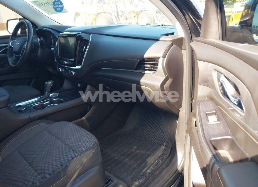 Photo 5 of 2018 Chevrolet Traverse 1LT (VIN 1GNERGKW5JJ257731)