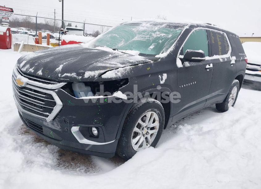 Photo 2 of 2018 Chevrolet Traverse 1LT (VIN 1GNERGKW6JJ104503)