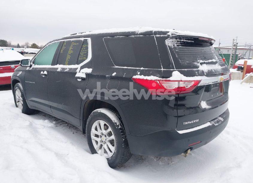 Photo 3 of 2018 Chevrolet Traverse 1LT (VIN 1GNERGKW6JJ104503)