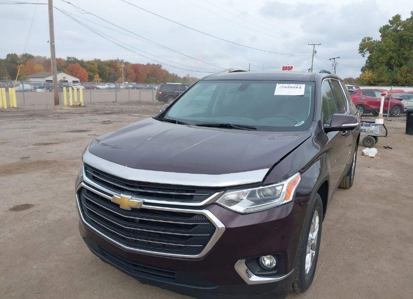 Photo 2 of 2018 Chevrolet Traverse 1LT (VIN 1GNERGKW6JJ107918)