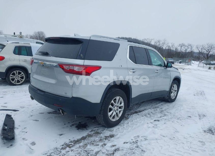 Photo 4 of 2018 Chevrolet Traverse 1LT (VIN 1GNERGKW6JJ164474)