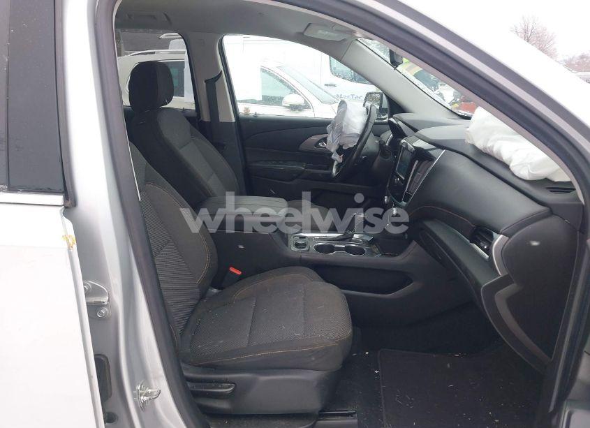 Photo 5 of 2018 Chevrolet Traverse 1LT (VIN 1GNERGKW6JJ164474)