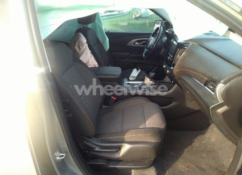 Photo 5 of 2018 Chevrolet Traverse 1LT (VIN 1GNERGKW6JJ245488)