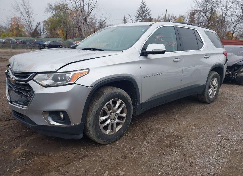 Photo 2 of 2019 Chevrolet Traverse 1LT (VIN 1GNERGKW6KJ181972)
