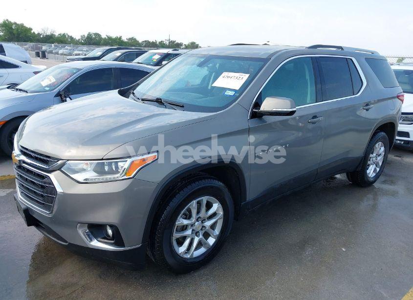 Photo 2 of 2018 Chevrolet Traverse 1LT (VIN 1GNERGKW7JJ272960)