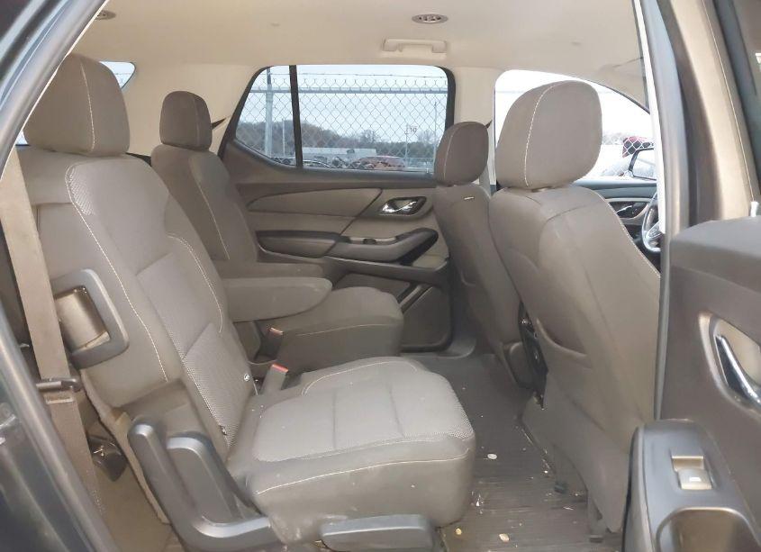 Photo 8 of 2019 Chevrolet Traverse 1LT (VIN 1GNERGKW7KJ114992)