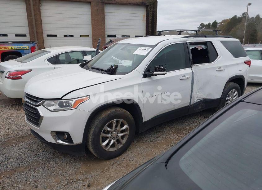 Photo 2 of 2019 Chevrolet Traverse 1LT (VIN 1GNERGKW7KJ190311)