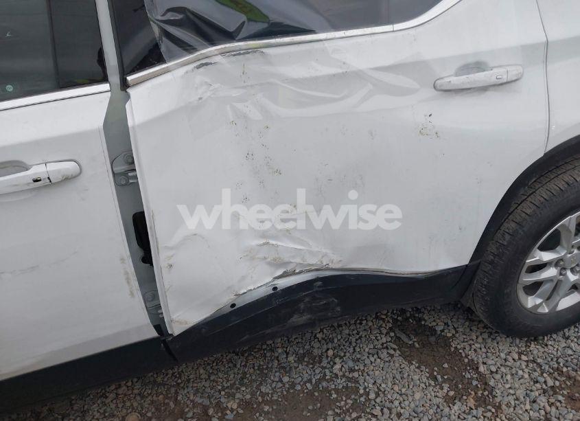 Photo 6 of 2019 Chevrolet Traverse 1LT (VIN 1GNERGKW7KJ190311)