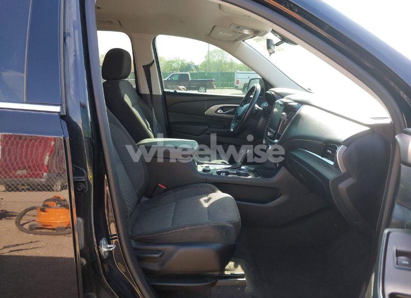 Photo 5 of 2019 Chevrolet Traverse 1LT (VIN 1GNERGKW7KJ196349)