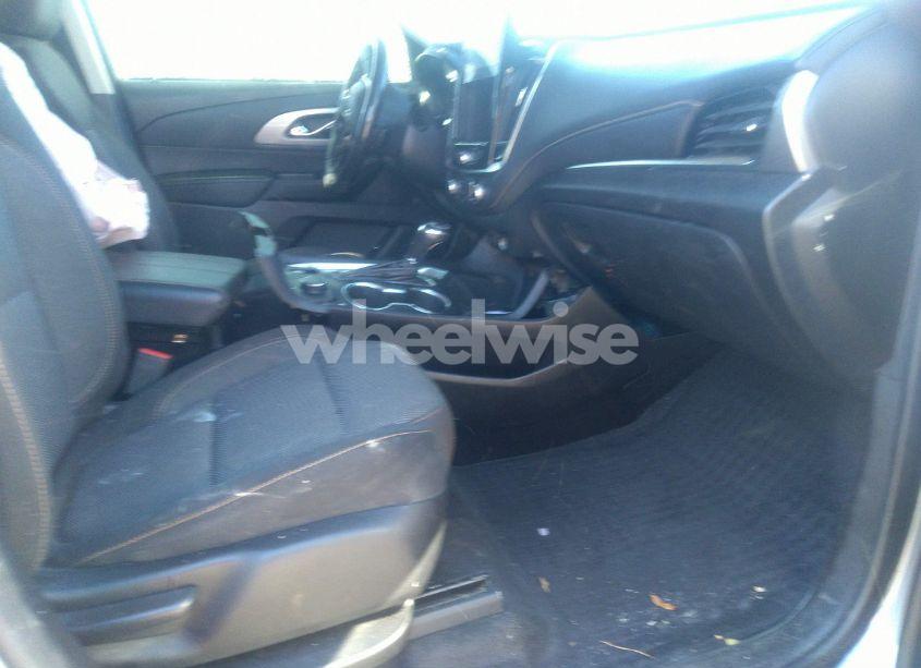 Photo 5 of 2019 Chevrolet Traverse 1LT (VIN 1GNERGKW7KJ233562)