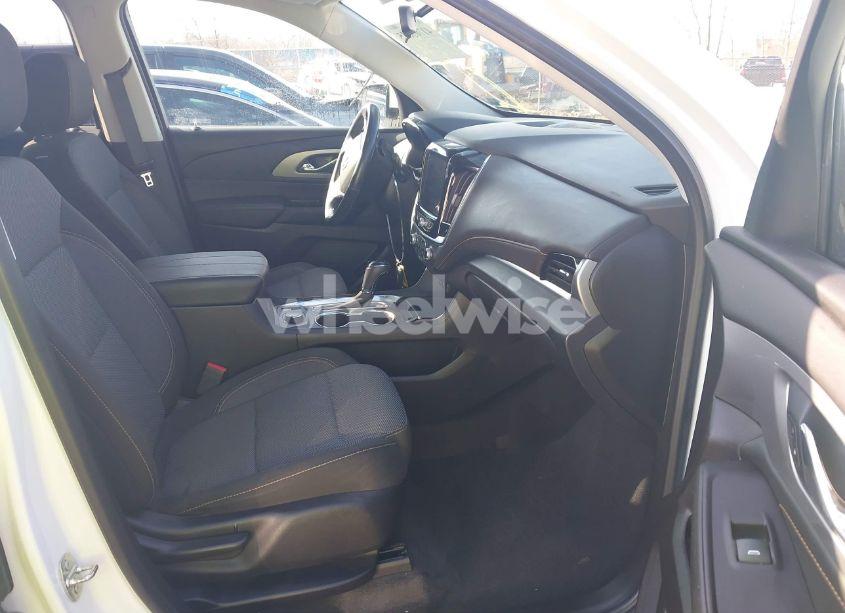 Photo 5 of 2019 Chevrolet Traverse 1LT (VIN 1GNERGKW7KJ318482)