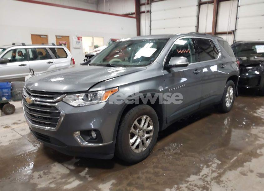 Photo 2 of 2019 Chevrolet Traverse 1LT (VIN 1GNERGKW7KJ320426)