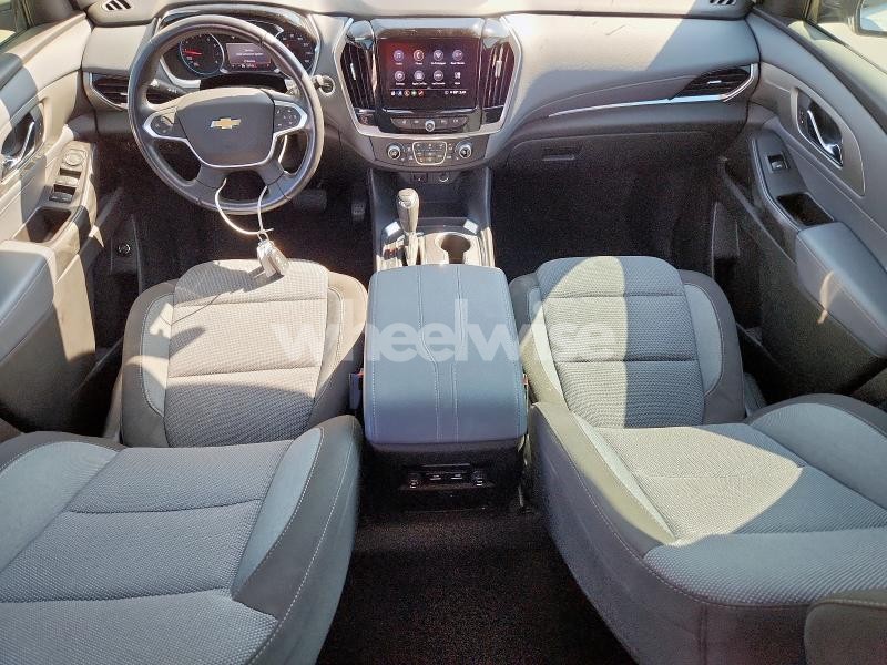 Photo 4 of 2020 CHEVROLET TRAVERSE LT (VIN 1GNERGKW7LJ194621)