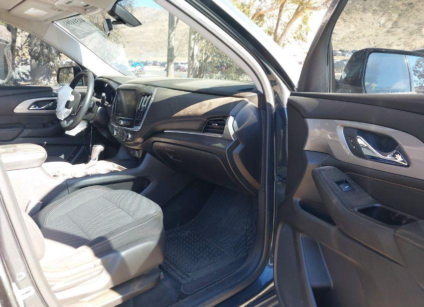 Photo 5 of 2018 Chevrolet Traverse 1LT (VIN 1GNERGKW8JJ223735)