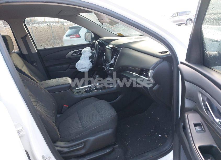 Photo 5 of 2018 Chevrolet Traverse 1LT (VIN 1GNERGKW8JJ276788)