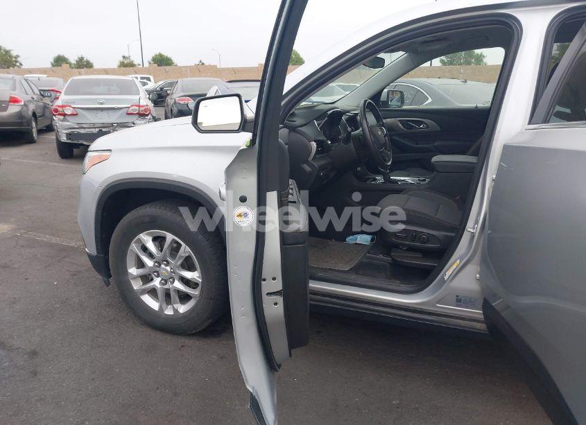 Photo 5 of 2021 Chevrolet Traverse LT CLOTH (VIN 1GNERGKW8MJ261406)