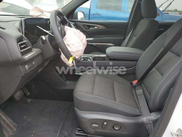 Photo 2 of 2025 CHEVROLET TRAVERSE LT (VIN 1GNERGRS1SJ125571)
