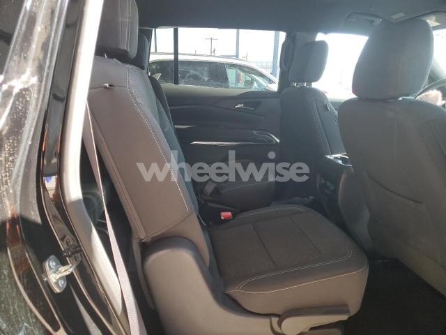 Photo 4 of 2025 CHEVROLET TRAVERSE LT (VIN 1GNERGRS1SJ148252)