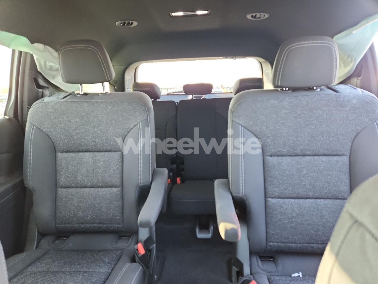 Photo 10 of 2025 CHEVROLET TRAVERSE LT (VIN 1GNERGRS5SJ235507)