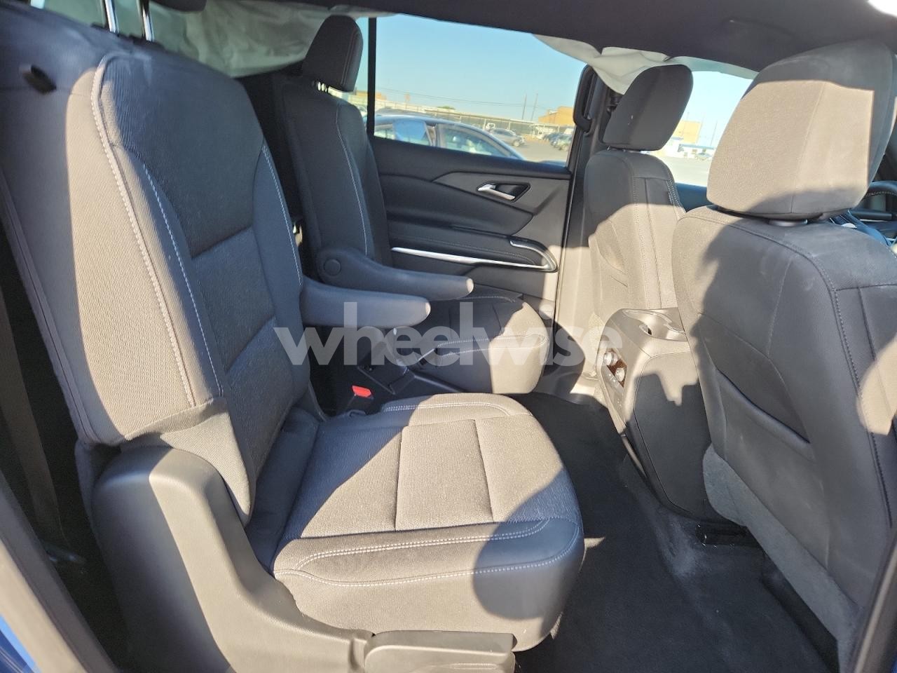 Photo 11 of 2025 CHEVROLET TRAVERSE LT (VIN 1GNERGRS5SJ235507)