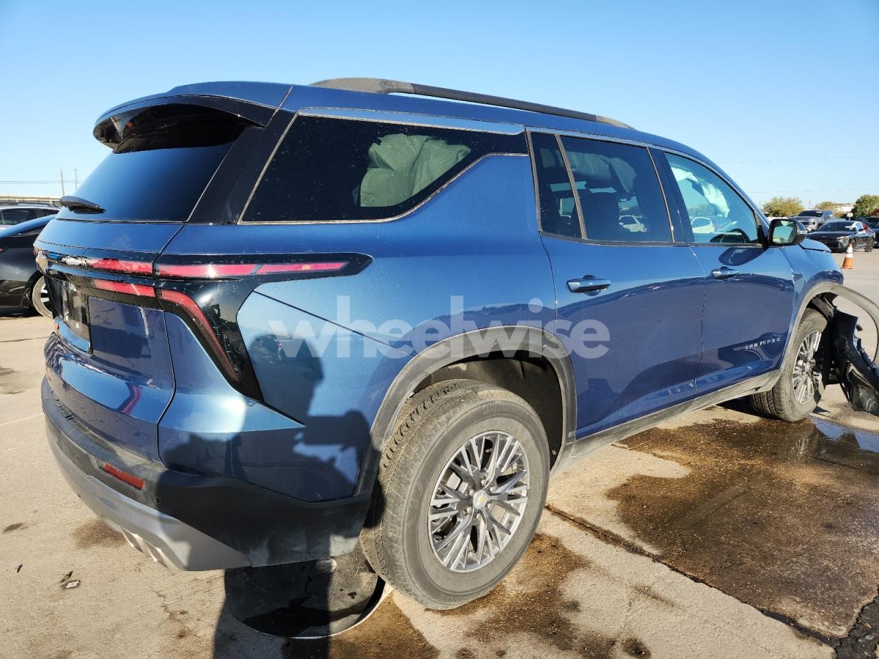 Photo 3 of 2025 CHEVROLET TRAVERSE LT (VIN 1GNERGRS5SJ235507)