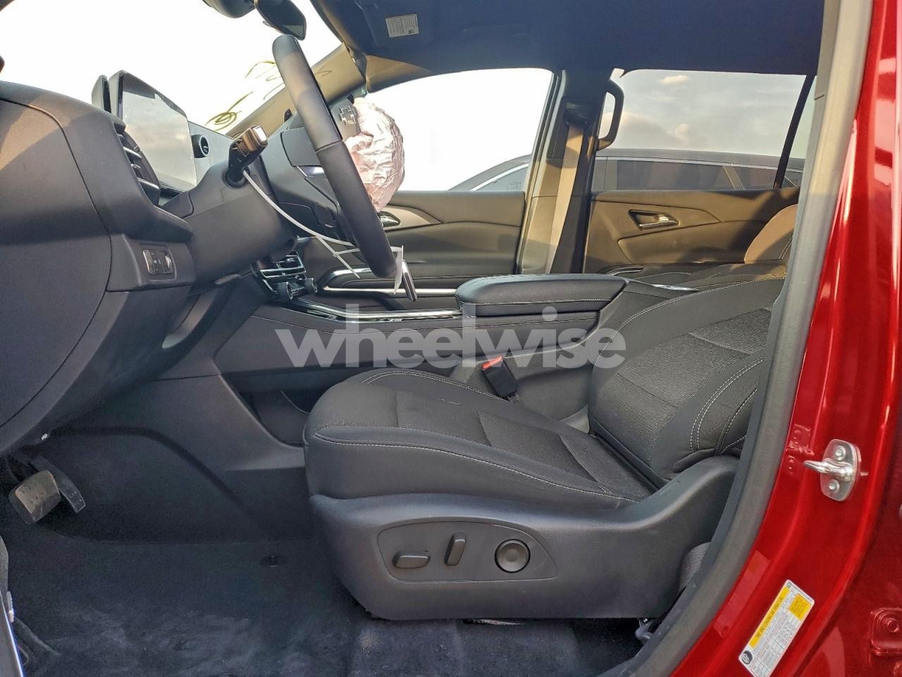 Photo 7 of 2025 CHEVROLET TRAVERSE LT (VIN 1GNERGRSXSJ146631)