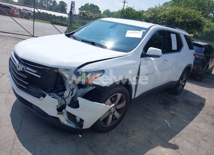 Photo 2 of 2018 Chevrolet Traverse 3LT (VIN 1GNERHKW0JJ157834)