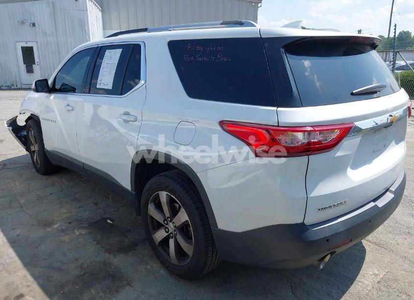 Photo 3 of 2018 Chevrolet Traverse 3LT (VIN 1GNERHKW0JJ157834)