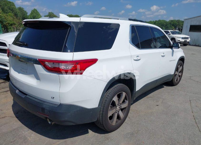 Photo 4 of 2018 Chevrolet Traverse 3LT (VIN 1GNERHKW0JJ157834)