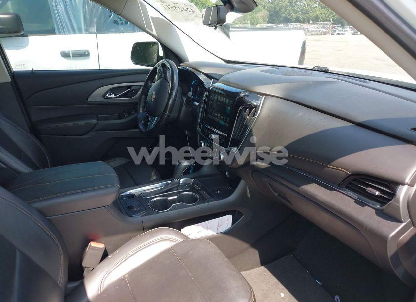 Photo 5 of 2018 Chevrolet Traverse 3LT (VIN 1GNERHKW0JJ157834)