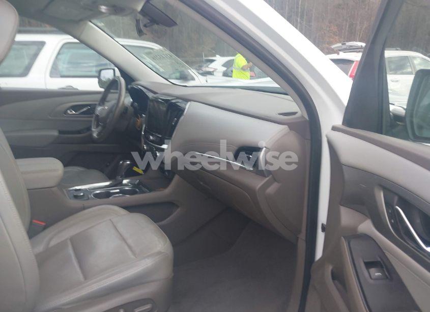 Photo 5 of 2019 Chevrolet Traverse 3LT (VIN 1GNERHKW0KJ248653)