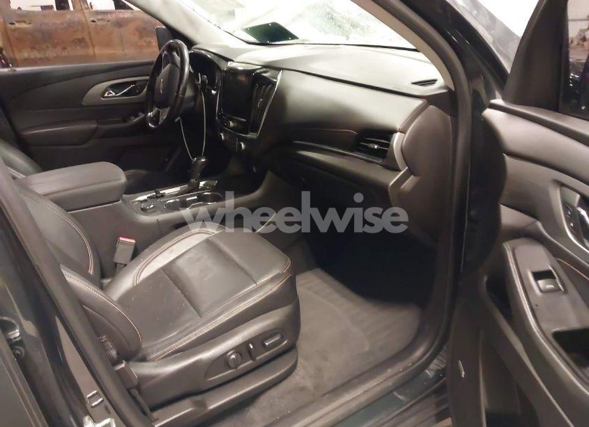 Photo 5 of 2019 Chevrolet Traverse 3LT (VIN 1GNERHKW1KJ140266)