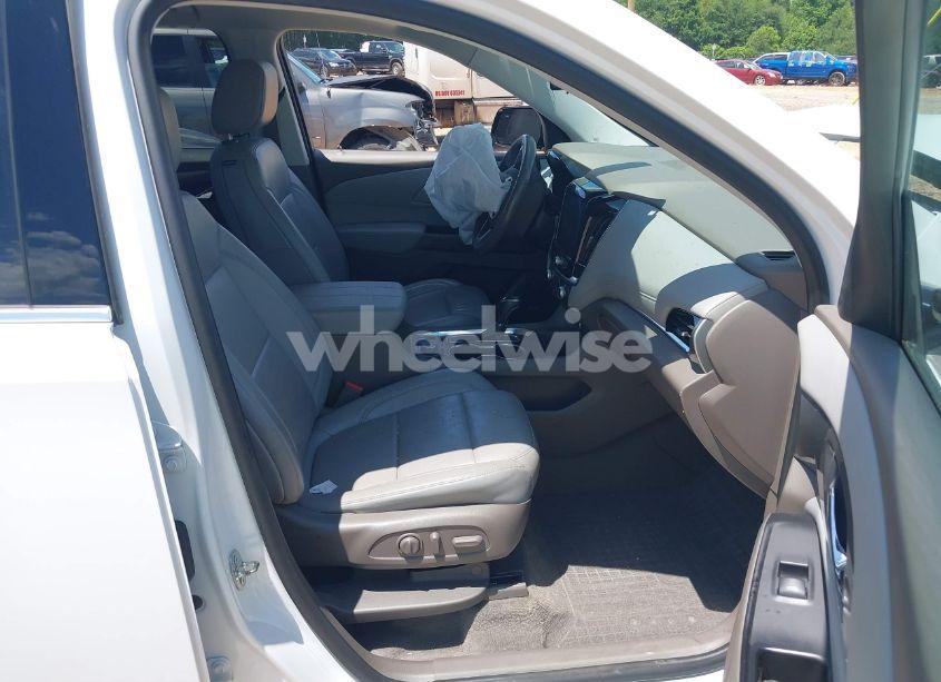 Photo 5 of 2019 Chevrolet Traverse 3LT (VIN 1GNERHKW1KJ193338)