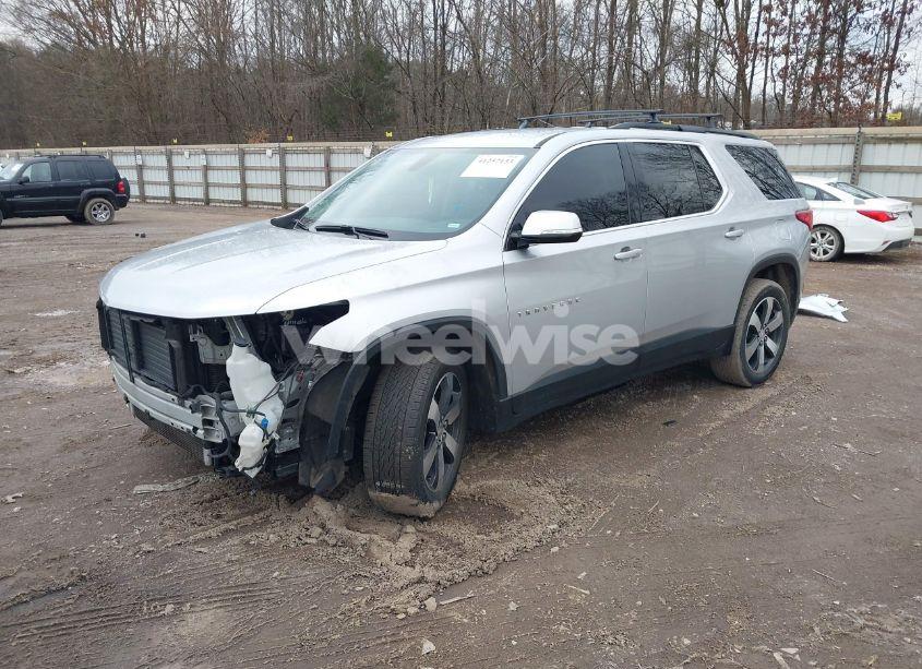 Photo 2 of 2019 Chevrolet Traverse 3LT (VIN 1GNERHKW1KJ236835)