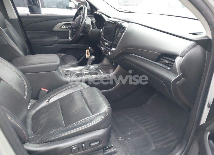 Photo 5 of 2019 Chevrolet Traverse 3LT (VIN 1GNERHKW1KJ236835)