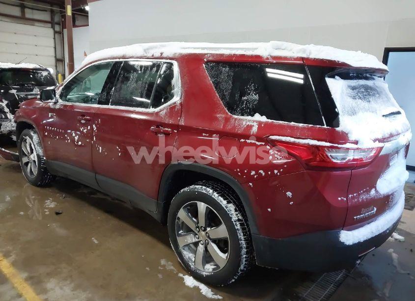 Photo 3 of 2018 Chevrolet Traverse 3LT (VIN 1GNERHKW3JJ252422)