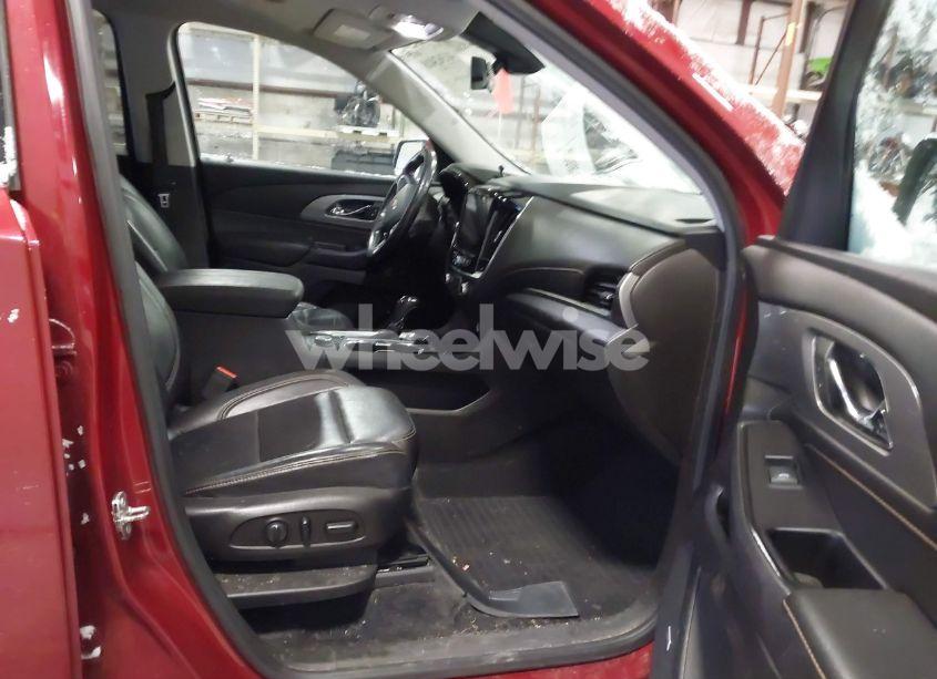 Photo 5 of 2018 Chevrolet Traverse 3LT (VIN 1GNERHKW3JJ252422)