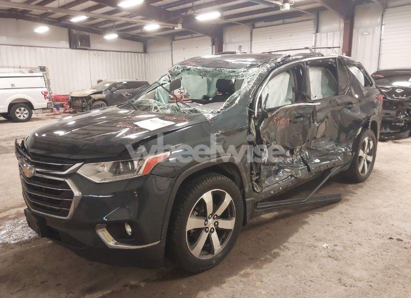 Photo 2 of 2018 Chevrolet Traverse 3LT (VIN 1GNERHKW5JJ140639)