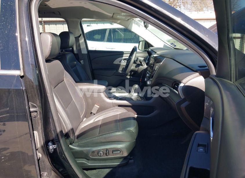 Photo 5 of 2019 Chevrolet Traverse 3LT (VIN 1GNERHKW5KJ255680)