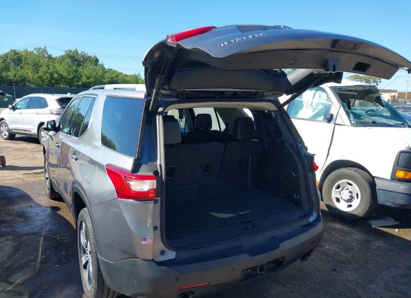 Photo 3 of 2018 Chevrolet Traverse 3LT (VIN 1GNERHKW6JJ233279)