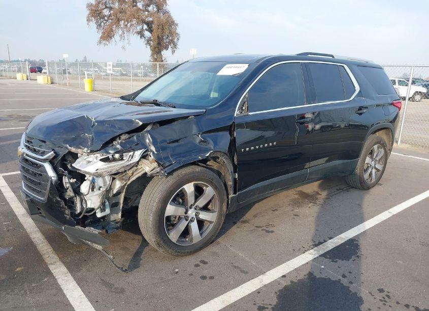 Photo 2 of 2018 Chevrolet Traverse 3LT (VIN 1GNERHKW6JJ246582)